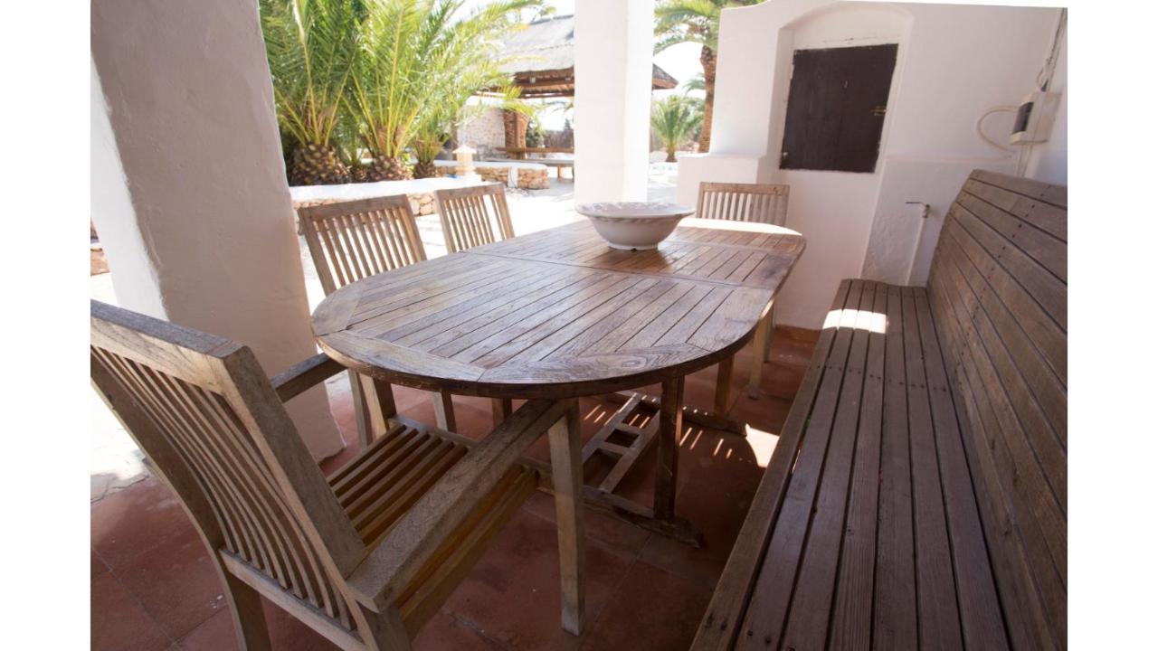 Villa Daniel 5 Mins By Taxi Into Ibiza Town Sant Jordi de ses Salines Exterior foto
